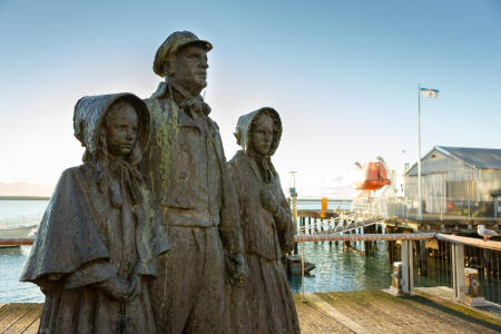 Early Settlers Sculpture Wakefield Quay Nelson