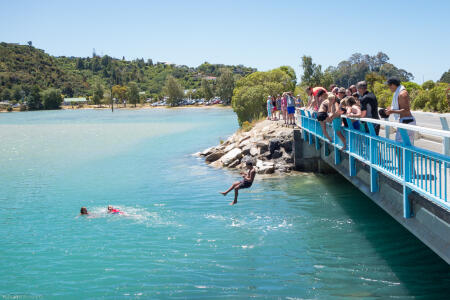 Kaiteriteri Inlet Bridge Diving
