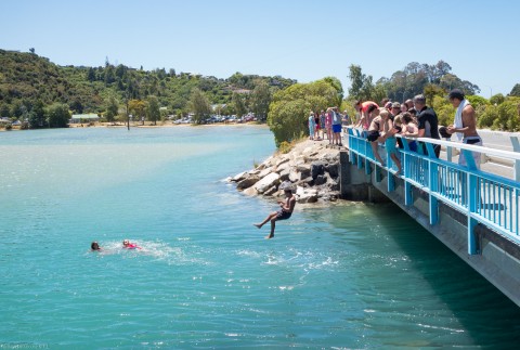 Kaiteriteri Bridge Diving, 